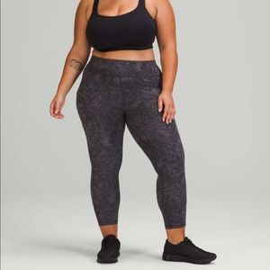 Lululemon Invigorate HR Crop 23"
Denim Wash Print Dusky Lavender Black - size 14